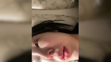 女神来了露脸上演教科书式口交大鸡巴，性感纹身胸前的发财好刺激，让小哥爱不释手口交大鸡巴射嘴抠她骚穴