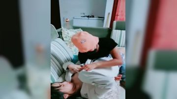 强上邻居女儿露脸，又嫩又可爱无毛小白虎真刺激，乖巧可爱口交大鸡巴黑丝情趣，大鸡巴各种爆草抽插浪叫不止第01集