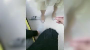 玩家勾搭骚表姐，丝袜高跟诱惑动手动脚扒光，口交大鸡巴足交舔蛋蛋，开档丝袜各种抽插淫语调教爆草呻吟刺激