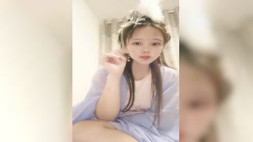 情趣肚兜露脸一个人带孩子的单身少妇，哺乳期激情大秀赚生活费，淫声荡语互动聊天揉奶玩逼道具抽插精彩刺激第01集