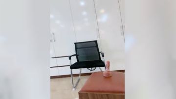 #吹小泡泡_极品御姐小少妇，丝袜高跟站立一字马展示