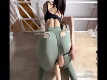 露脸女神究极泄密！爆炸无敌美巨臀极品网红小姐姐yuyuh高价私拍道具紫薇这屁股能玩到虚脱(19)