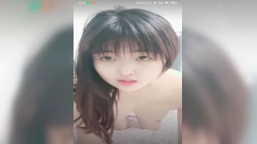 肉嘟嘟的妹妹胸部很挺很粉，躺下夹着腿一线天美鲍鱼，特写粉穴很紧致第02集