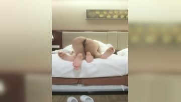 老哥探花约了个高颜值黑衣妹子TP啪啪 洗完澡翘着大屁股深喉口交大力勐操非常诱人(1)