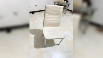 新人下海骚货妹妹！表情一脸淫骚！拿着易拉罐一顿舔，跪在椅子蜜桃美臀，搔首弄姿自摸扣穴1