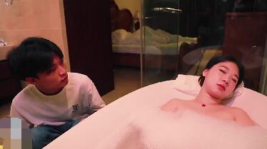 开心鬼传媒KXG0002哥哥强行插入正在洗澡的妹妹