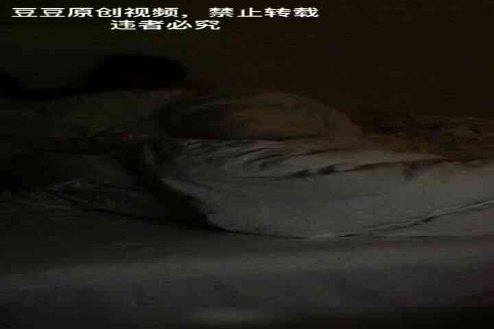 宾馆约操单位女同事做爱 小骚货娃娃脸还抽烟真抗操 换了好几个姿势一顿爆操才满足她