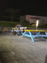 小弟弟很有风范哦 公然在便利店门口和小女友啪啪 话说监控看到了警察管不管情侣操逼的事