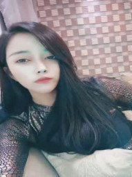 气质女神级别的长发骚货，掰穴粉逼自慰，跟着音乐的节拍一起摇动