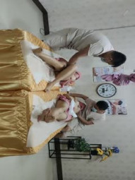 性爱那点事，按摩院了的4P，大奶骚女享受肌肉猛男的按摩，蒙上头被男技师揉奶摸逼，揉着奶子爆草口交大鸡巴