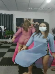 姐妹劲舞团4朵金花镜头前的风骚，露脸了情趣装黑丝袜全裸劲舞诱惑，吃奶子玩逼淫荡刺激，精彩不要错过-1