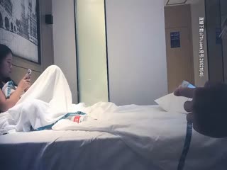 沈先生约了个短裙妹子，抬腿侧入抽插猛操，很是诱惑喜欢不要错过