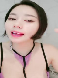 一线天美穴极度淫骚女神新花样自慰，奶嘴瓶灌逼抽插，单腿网袜大长腿，假屌抽插手指扣穴，拿出萝卜进进出出