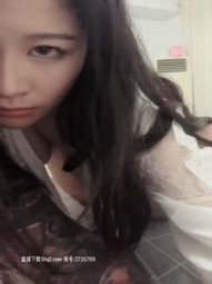 颜值不错的小少妇真会玩，嘴馋了让大哥喂跟鸡巴吃，躺在床上享受骚男的舔逼服务，撅着屁股让他舔菊花真骚