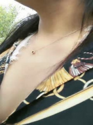 【渣女来袭】，早上农村玉米地里的香艳一幕，都市女郎与农村大爷的跨界交合，大胸美腿颜值高，激情劲爆超刺激