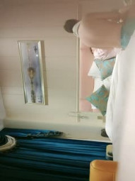 小左丶探花新人老哥约了个眼镜妹子啪啪，脱下内裤舔奶扣逼，抬起双腿进出抽插，抱着屁股上位骑乘猛操