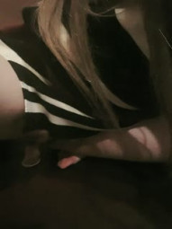 淫乱KTV，【日本丽央】，清纯校花，塞着跳蛋唱歌，模特身材，粉嫩鲍鱼，撒尿调情，刺激劲爆