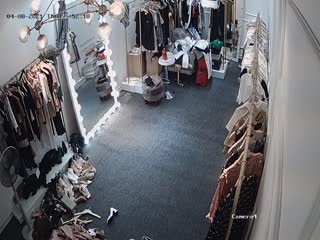 【2021监控摄像头】最美最性感服装店老板娘，真他妈太美太性感了，满满的少妇气息，诱人的酮体，都忍不住要撸一发！