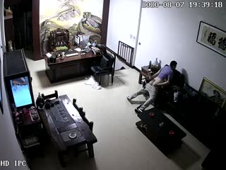 黑客破解网络摄像头偷拍老板下班前和性感女秘书在办公室干一炮才回家