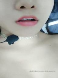 仙童Y舌头灵活甜美大奶妹子自慰，晃动奶子逼逼塞跳蛋掰穴特写吞吐