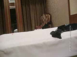 最新流出【女子私密SPA潮吹汇】09.25新客人带纹身的豪乳小姐姐 大黑牛玩浪穴 无套抽插骚女求内射