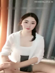 麻花大辫子气质御姐下海,鲍鱼剃得干干净净的,洞穴粉嫩,红红的,壹看就想要了