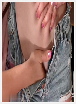 大屁股房地产经纪人向金发坏蛋展示了一段美好时光