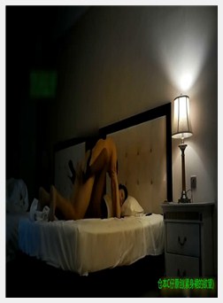 酒店大战紧身黑丝性感美女紧身裤的欲望