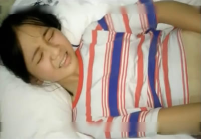 大一小妹妹说爸爸操我小逼刚进入就嗷嗷叫都哭了