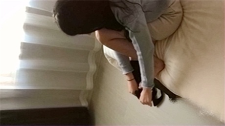 极品黑丝制服表妹酒店用那性感的美腿足交大肉棒