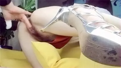 用肉棒叫醒极致粉穴 敏感高潮