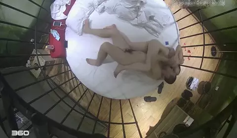 鸟笼情趣酒店水滴监控TP饥渴男女激情啪啪这男的JJ好...