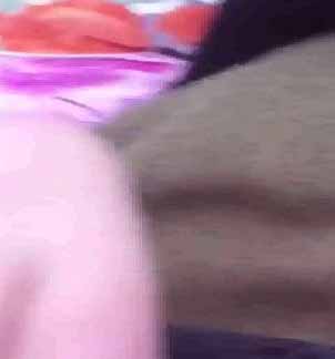 趁表哥不在家扒瞭表嫂的裤子就开操肥厚丰满的鲍鱼被...