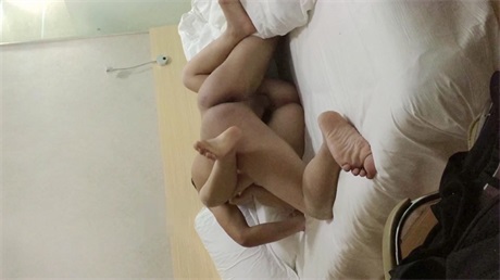 插醉酒女友 插完嘴在插逼 骚货无力反抗睡意玩弄