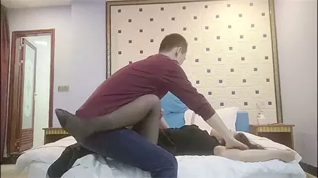 【进厂打螺丝】27岁大胸少妇，被干得花枝乱颤，高潮...