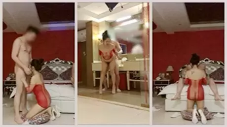 颜值很高的美女人妻和老公网约单男酒店啪啪,床上被前...