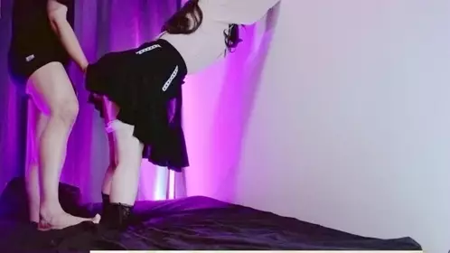 极品网红『性爱美少女』制服诱惑 穿黑丝校服无套啪啪...