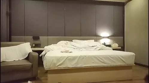 【冈本龟一郎】酒店约极品高跟外围，各种AV姿势操，...