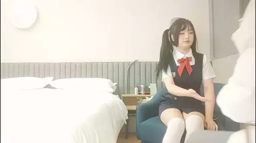 【开发探索】童颜巨乳小萝莉，2800价格值得，别看年...