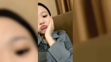 寂寞骚御姐！独自在家自慰！手指搅动骚逼，水声哗哗浪叫呻吟，跳蛋震动阴蒂，翘臀特写非常淫骚