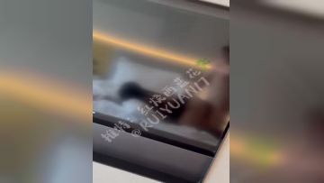 《硬核炸弹✅最新泄密》露脸才是王道！优质富豪约炮大佬【红烧西蓝花】粉丝群内福利~玩肏各类一字马外围模特(23)