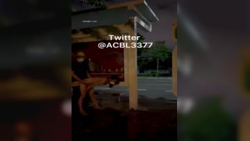 与摄影师户外做爱私拍公交站和马路中央成寻欢场所高清720P版