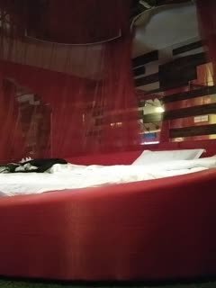 大学生热恋情侣开房造爱美腿翘臀美女喂不饱粘在男友身上还想要男友说腿都软了J8挑逗硬了继续干场面刺激