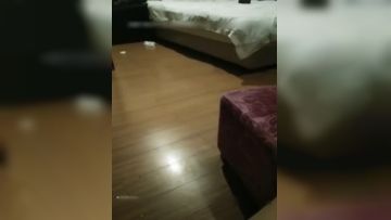 精品偷拍-高价网约颜值一流性感的兼职美女啪啪,偷拍全程直播给网友观看,见长得漂亮干完一次没让走又干一次!