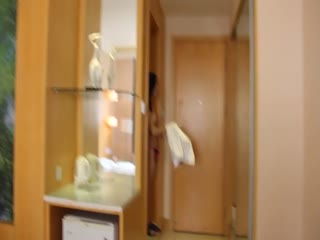 5-29新片速递最牛视角偷拍探花《城中村穿街探巷》家门口等客的小妹被开着手电筒看逼