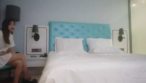 勾搭的小姨子饥渴难耐一勾搭就上钩了一头长发皮肤白皙