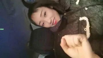 跨年夜教科书式泡妞玩真心话大冒险无套操羞涩美女强制口爆高清源码录制