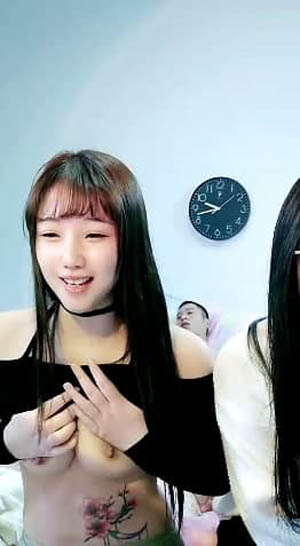 姐妹一起淫乱大战 床上床下各种爆草抽插 舔逼玩奶子陪狼友互动撩骚02