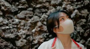 十九小姐姐白嫩美乳性感黑丝  跪着深喉口交骑乘自己动