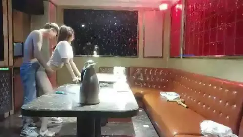 利哥探花约了个肉肉身材骚气少妇激情啪啪深喉口交黑丝撕